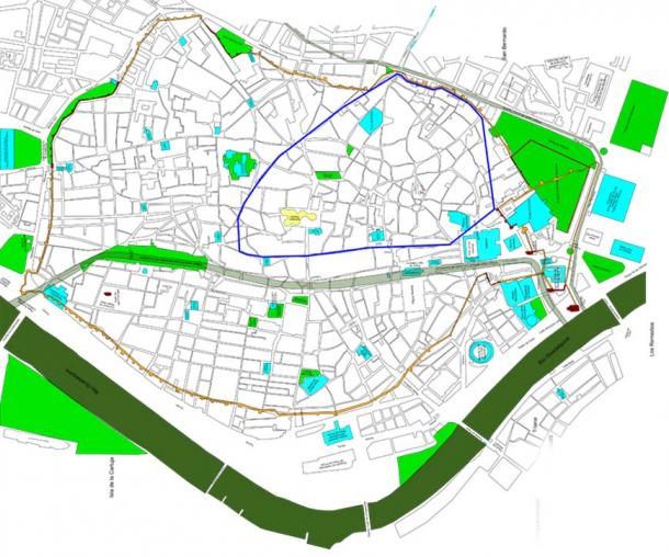 Map showing the walls of Seville under the Romans (in blue) and the walls built by the Moors from the 11th century