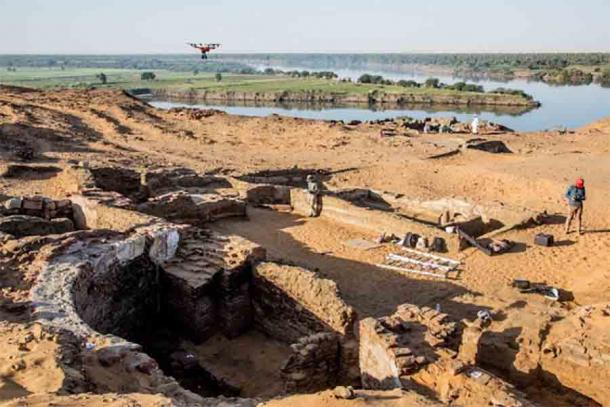 Archaeologists documenting the Nubian church discovered at Old Dongola. (A. Chlebowski / PCMA UW)