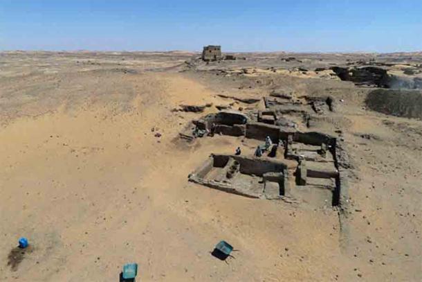 Excavation of a 17th century domestic compound which was built on top of the Nubian church. (A. Chlebowski / PCMA UW)
