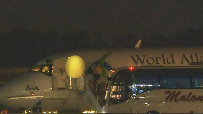 why are planes carrying unidentified children landing in tennessee in the middle of the night?