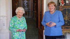 Benjamin bla bla blah Fulford - 7/12/2021 - Great Victory For Humanity As European Royals Reject Rothschilds Merkel-and-queen-300x169