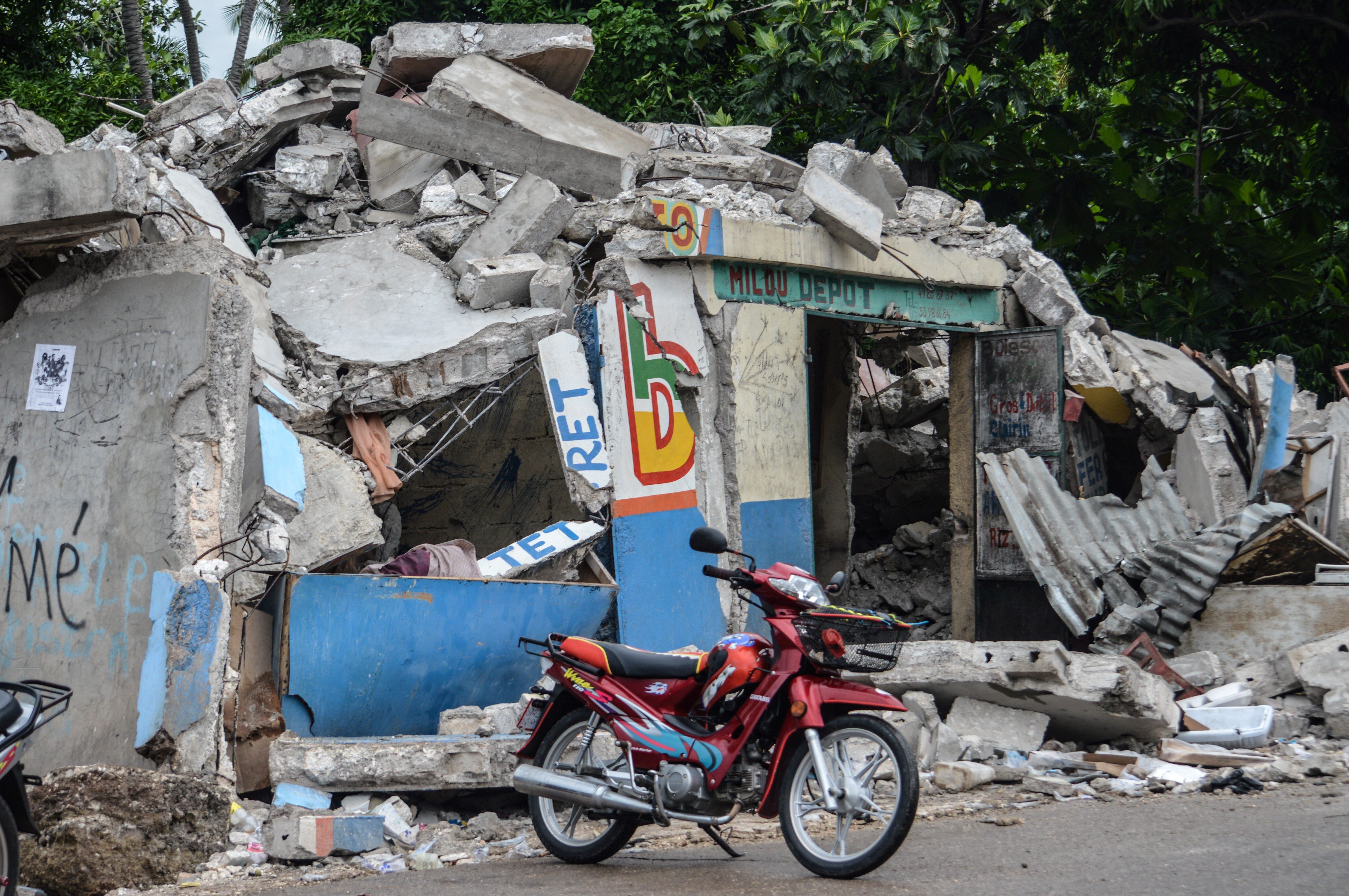 Photo taken on Aug. 16, 2021, shows a collapsed building after an earthquake, in Les Cayes, Haiti.&nbsp;