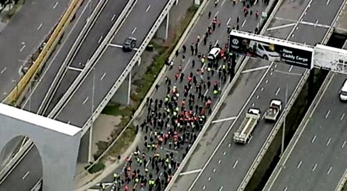 20,000 Shut Down Melbourne Highway In Massive Lockdown Protest Aussie3_0