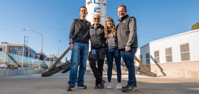 SpaceX launches four space tourists into orbit News-spacex-crew
