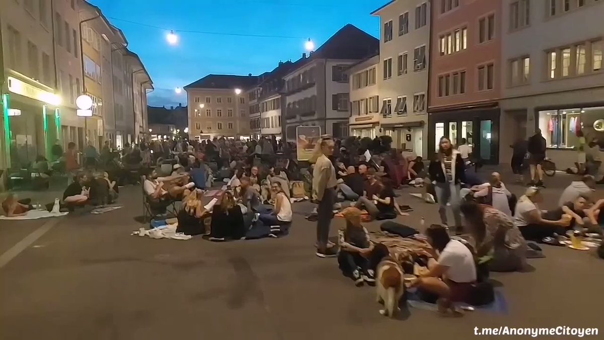 Swiss Citizens Revolt, Install Tables Outside in Front of Bars, Restaurants to Ignore Vax Passports NhT3uULX2Co4Hbks