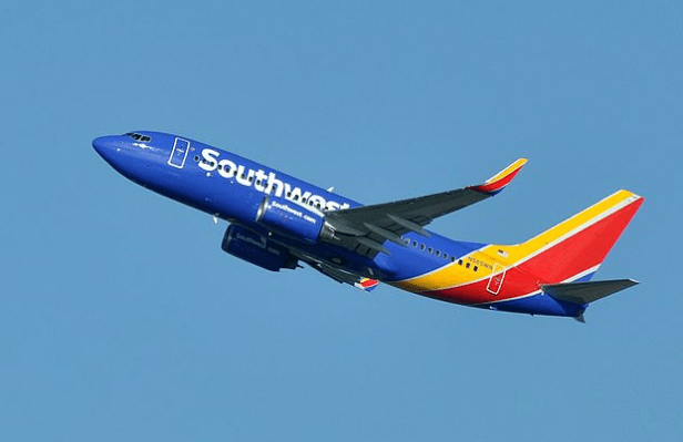 Southwest Airlines backs down from vaccine mandate after massive protests Image-1456