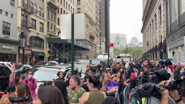 “Wake Up New York!”: Anti-Vax Mandate Protesters Topple Covid Testing Tent During Teacher’s March 0K2JfHkxnxh-zlRE