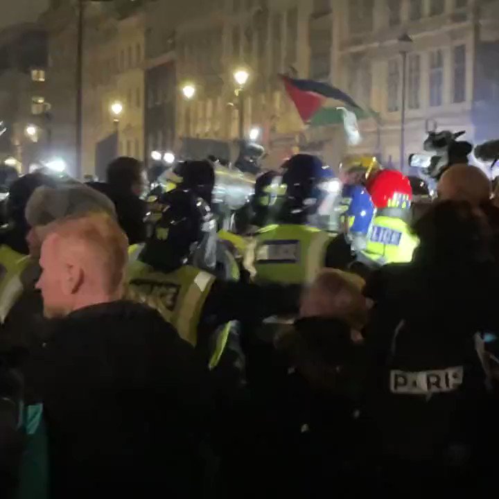 Protesters Clash With Police At A Million Mask March In London XYKrqn7dLcR41knx