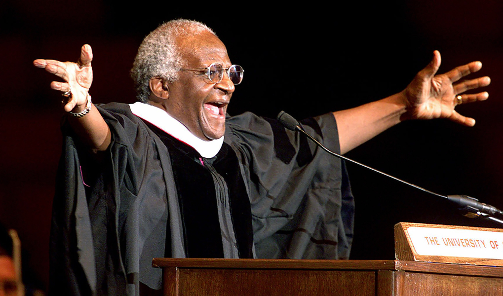 Desmond Tutu gets an honorary degree at the University of Oklahoma
