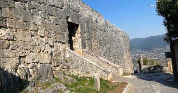 Alatri acropolis cyclopean wall by the Porta Maggiorre. Source: Laura Tabone