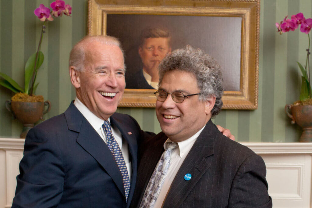 Steve Rabinowitz with Joe Biden in the Vice President’s Residence, 2015. (Photo: Twitter/@steverabinowitz)