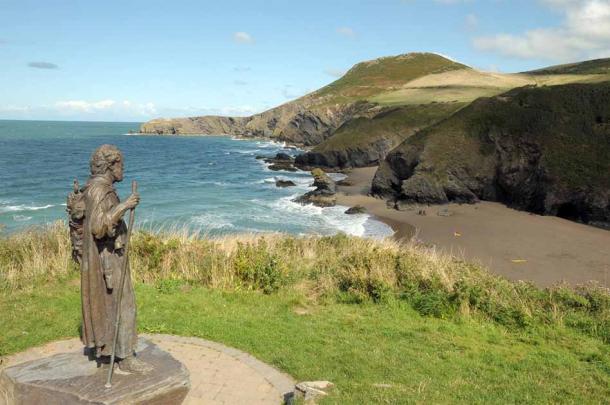 Statue overlooking Cardigan Bay, where the lost Welsh Atlantis may lay beneath the waves of today. Source: davidyoung11111 / Adobe Stock