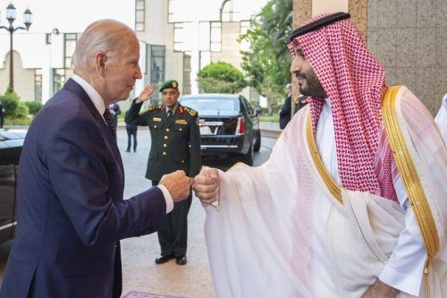 US President Joe Biden (L) being welcomed by Saudi Arabian Crown Prince Mohammed bin Salman (R) at Alsalam Royal Palace in Jeddah, Saudi Arabia on July 15, 2022 [Royal Court of Saudi Arabia/Anadolu Agency]