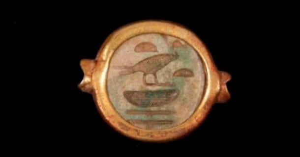 Ring bearing hieroglyphs found at Tel el-Amarna excavation. Source: MOTA