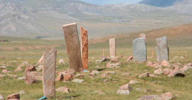 The Uushgiin Ovor deer stone site near Mörönь, Khovsgol, Mongolia. Source: Aloxe / Free Art Libre