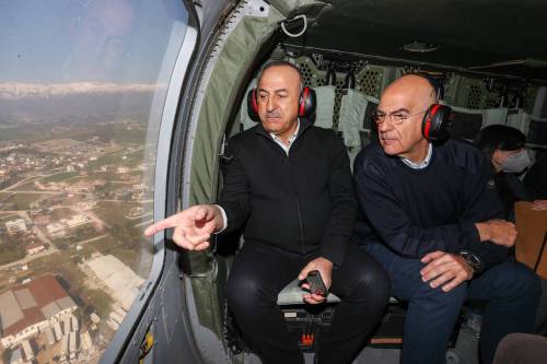 Thumbnail - Greek Foreign Minister visits quake-hit Turkiye