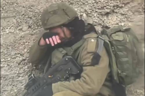 Thumbnail - Israeli forces choke and cry from own tear gas