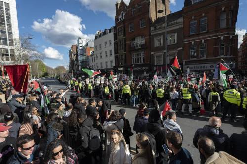 Thumbnail - London comes out in protest against Israel's Gaza air strikes