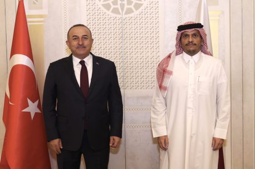 Turkish Foreign Minister Mevlut Cavusoglu (L) and Qatari Emir Sheikh Tamim bin Hamad Al-Thani (R) poses for a photo prior to their meeting in Doha, Qatar on 6 December 2021. [Fatih Aktaş - Anadolu Agency]