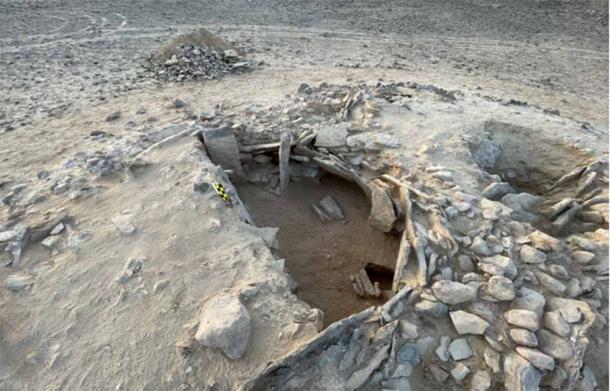 Excavation of a Neolithic tomb at the Nafūn site, central Oman. Source: Roman Garba and Alžběta Danielisov/ Institute of Archaeology of the CAS in Prague