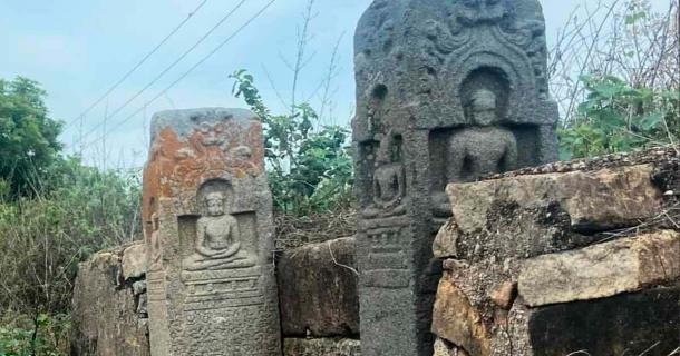 The Jain sculptures found at Moinabad, Hyderabad, India. Figures show a spiritual teacher of the dharma, seated in meditation and the top part adorned with Keerthimukhas. Source: E. Sivanagireddy/ The Hindu