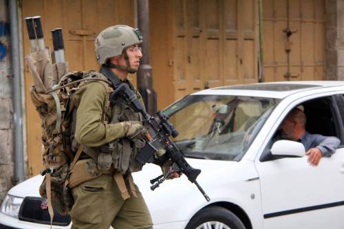 A group of Jewish settlers raid the city of Hebron under the auspices of Israeli forces, in Hebron, West Bank on May 27, 2023 [Amer Shallodi - Anadolu Agency]